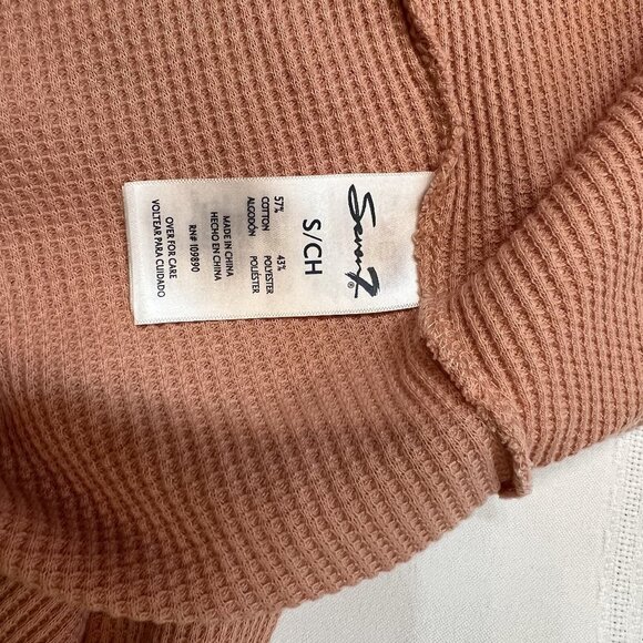 $5 ADD ON with $15+ Bundle Seven7 Waffle Crew Top LS Sz S Peach EUC High Low Hem - Picture 8 of 10